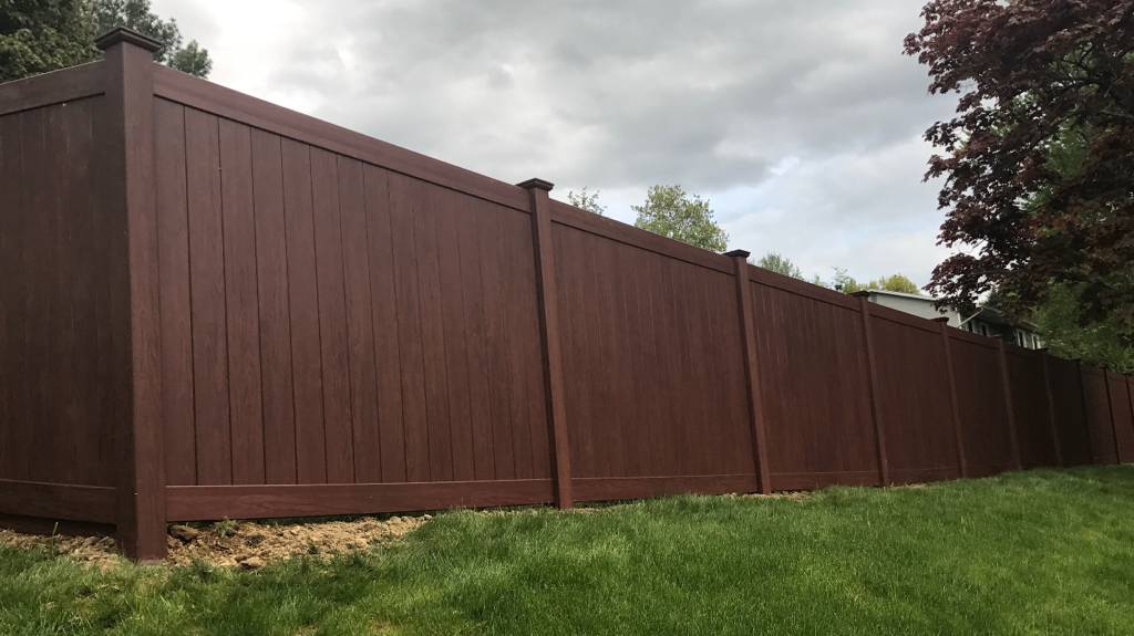 wood grain vinyl fence