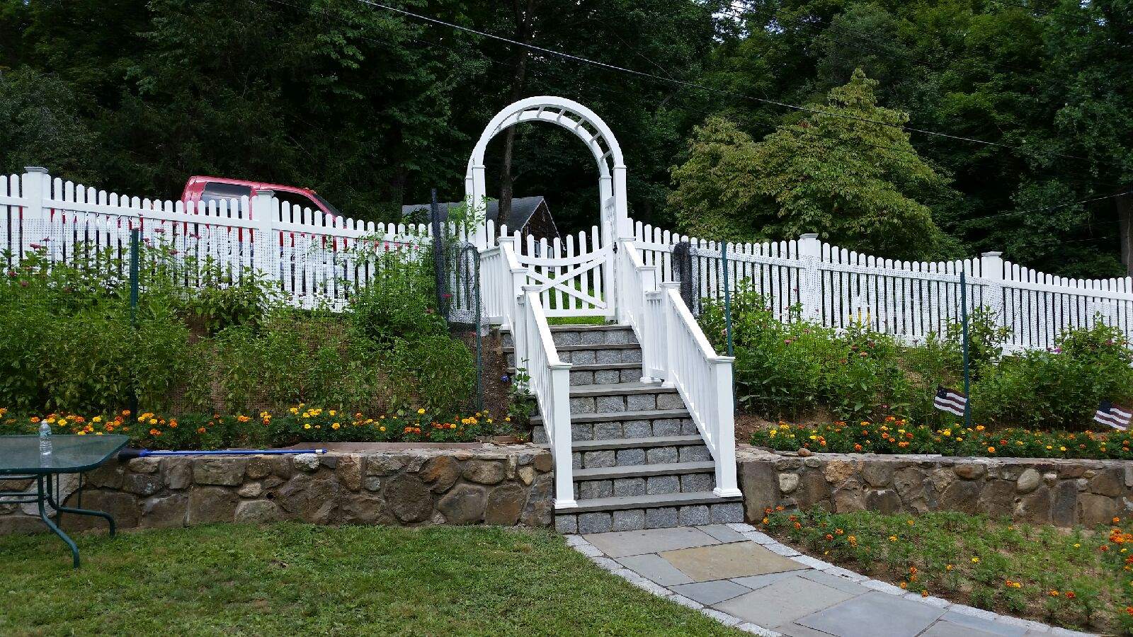 contemporary picket scalloped with a arbor and t rail